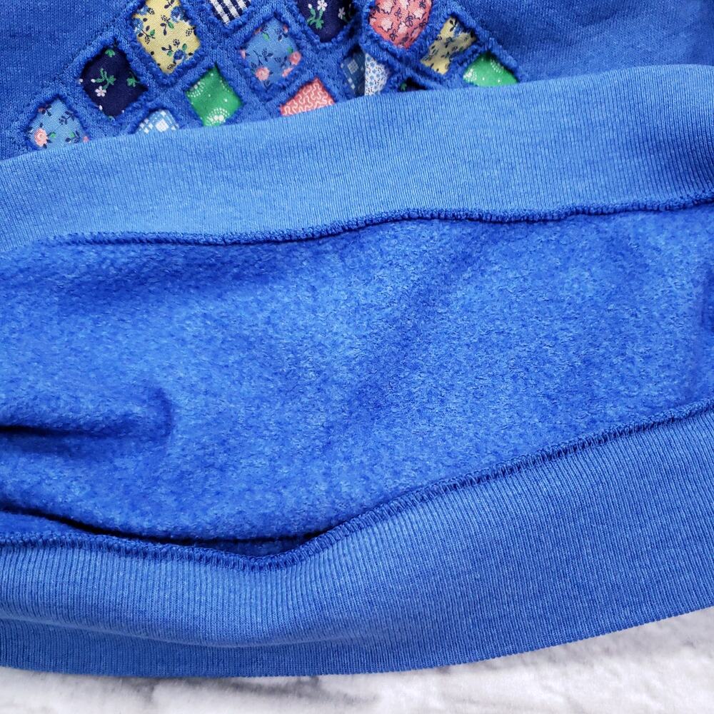 Vintage Granny Cottage Folk Patchwork Quilt Blue Sweatshirt Fits S-L - Picture 7 of 11